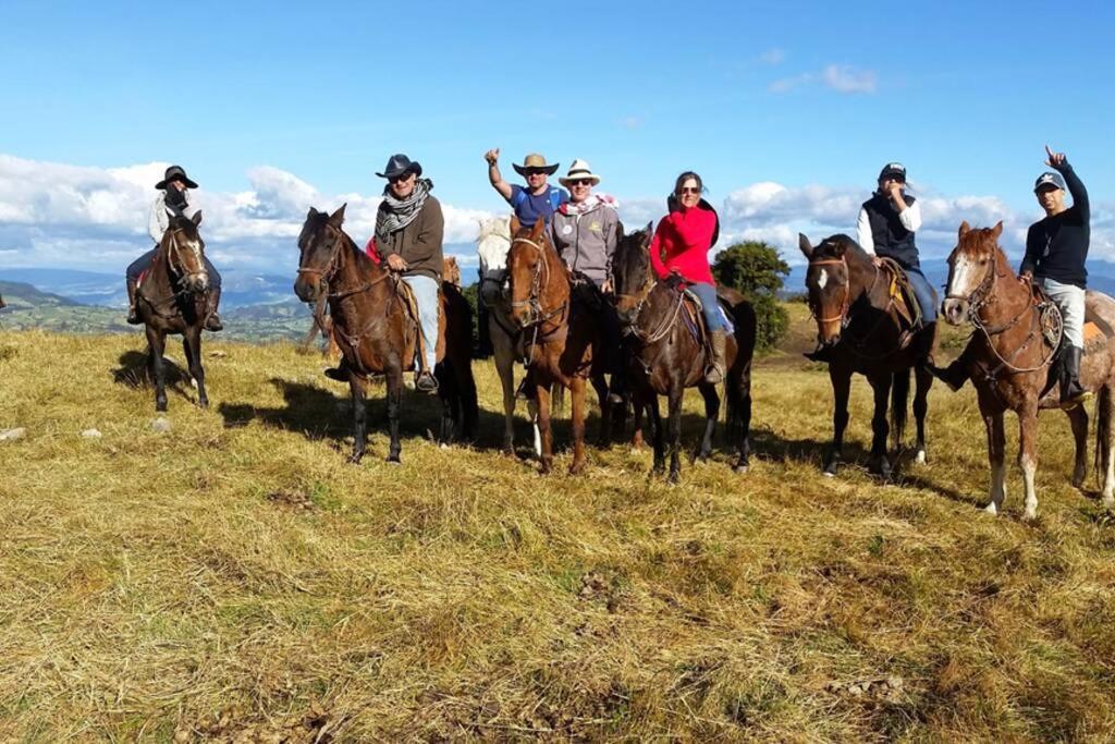 Un Refugio En Las Montanas De Tabio Villa Bagian luar foto